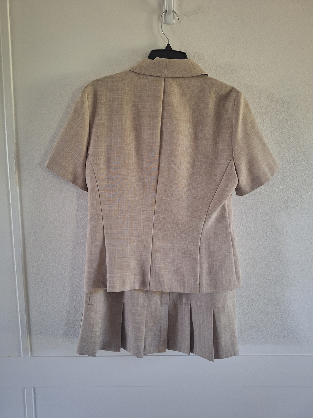 Perceptions Beige Short-Sleeve Skirt Suit - Picture 4 of 6